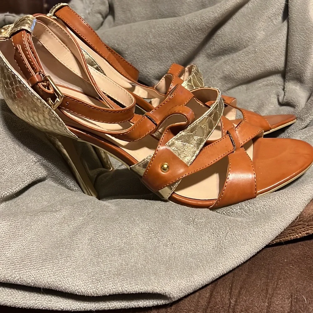 Guess Heel
